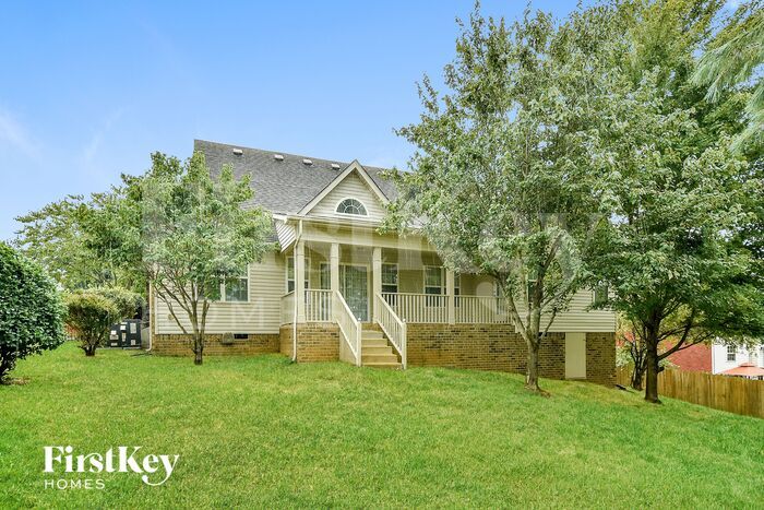 Building Photo - 554 Summit Way