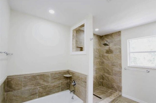 Building Photo - 7261 Captiva Blvd