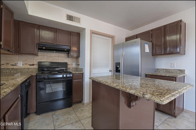 Building Photo - 894 Melville Ln