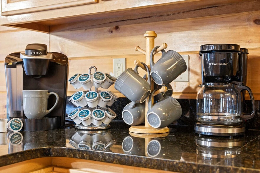 Building Photo - 224 Dogwood Dr