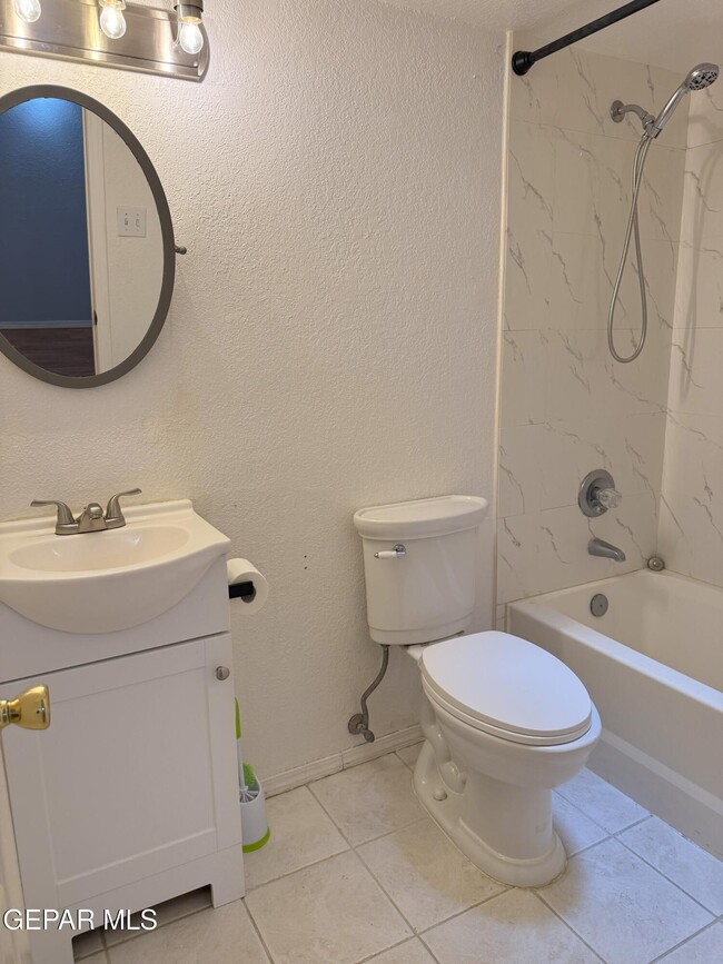Building Photo - 6909 Canyon Run Dr