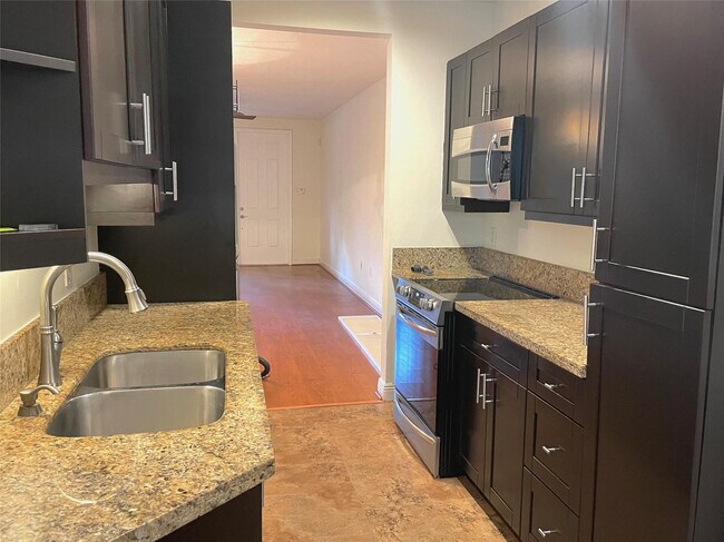 Building Photo - 416 SW 14th Ave