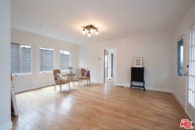 Building Photo - 1365 1/2 Maltman Ave