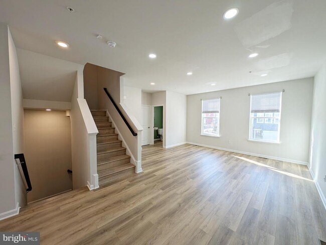 Building Photo - 3106 Laurel Hl Rd