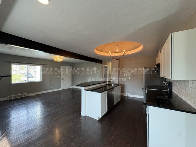 Building Photo - 2900 Pontiac St