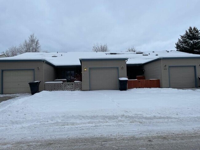 Building Photo - 2 story condo with single car garage- cat ...
