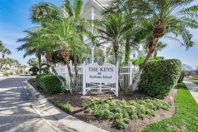 Building Photo - 924 Hemingway Cir