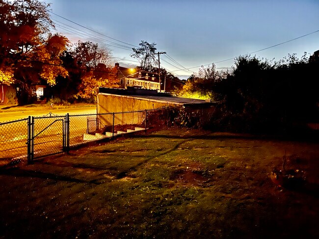 Building Photo - 253 Manning Blvd