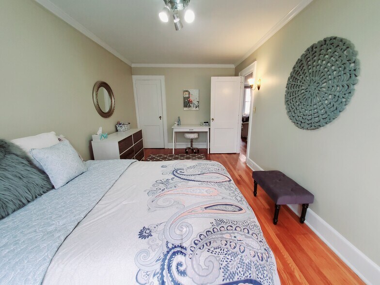 Building Photo - 639 Summer St