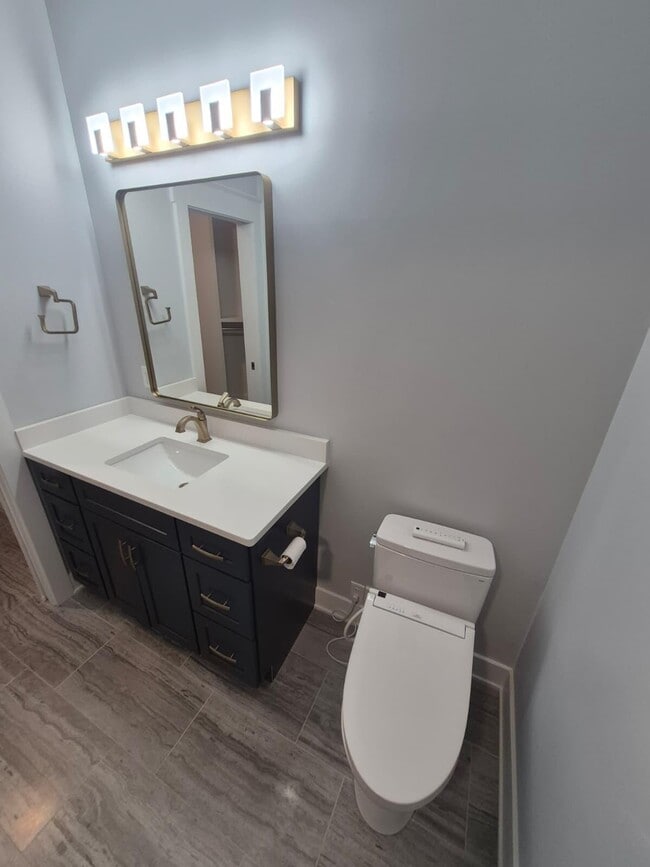 Building Photo - 344 Eastview Ct