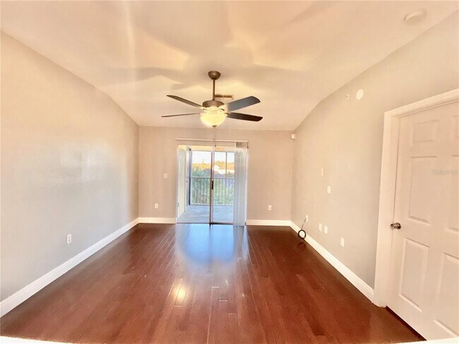 Building Photo - 5451 Vineland Rd