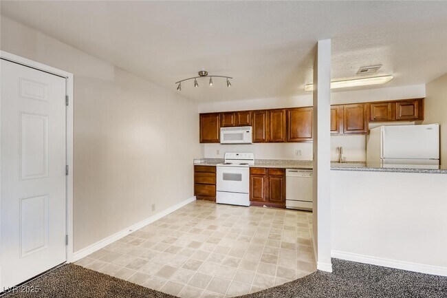 Building Photo - 5224 River Glen Dr