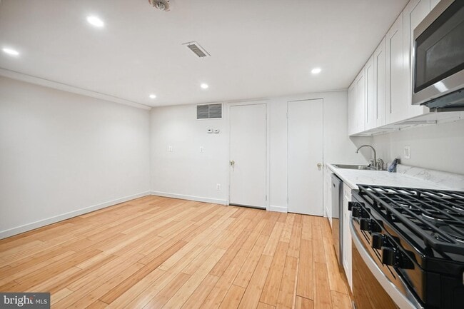 Building Photo - 1308 18th St NW