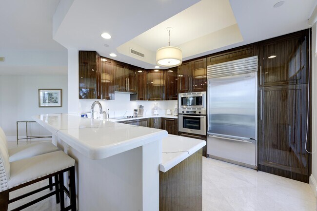 Building Photo - 2700 N Ocean Dr