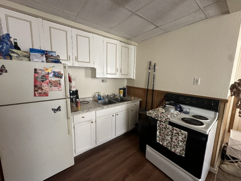 Building Photo - 255 Sunbury St