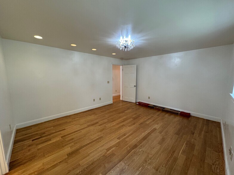 Building Photo - 2112 Santa Clara Ave