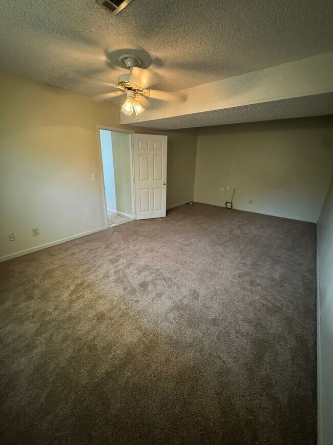 Building Photo - 37 Ty Dr