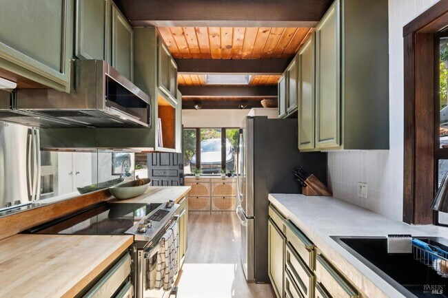 Building Photo - 4350 Paradise Dr