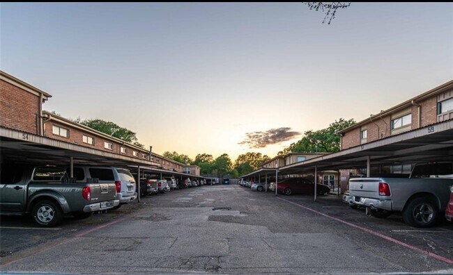 Building Photo - 8110 Albacore Dr