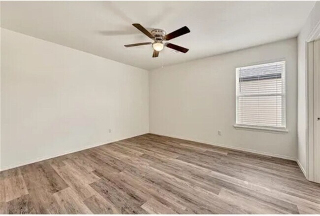 Building Photo - 914 S Benchmark Ln