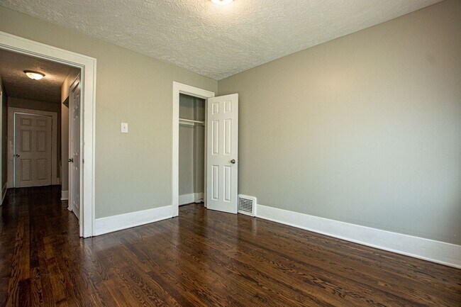 Building Photo - 3 bedroom duplex in Midtown