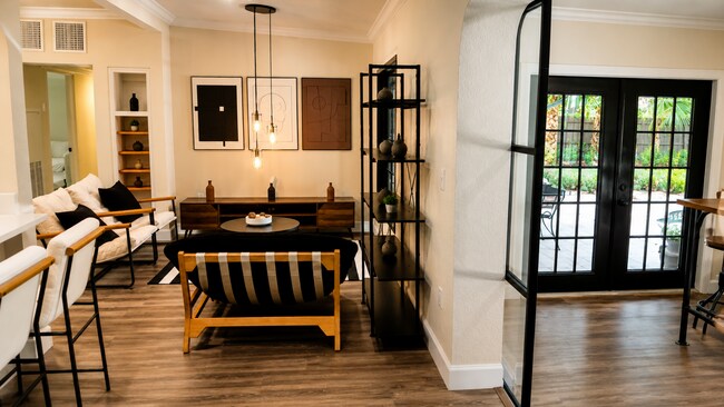 Building Photo - FURNISHED Beautiful Pool Home x Rent in Winter Park Close to Rollins College !