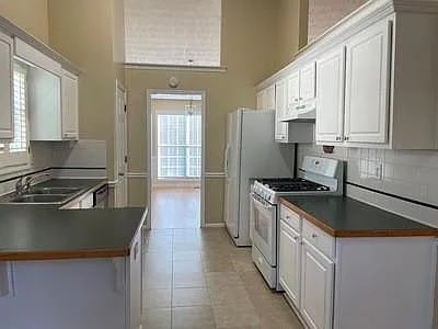 Building Photo - Home For Rent