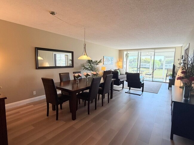 Building Photo - 4030 W Palm Aire Dr