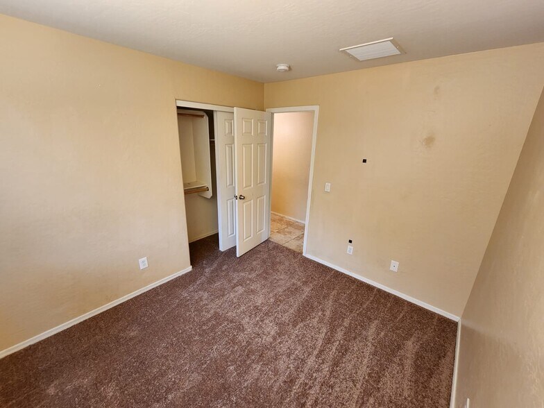 Building Photo - 6538 W Chickasaw St