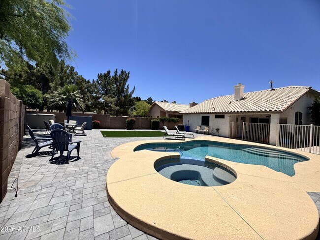 Building Photo - 1461 S Cholla Pl