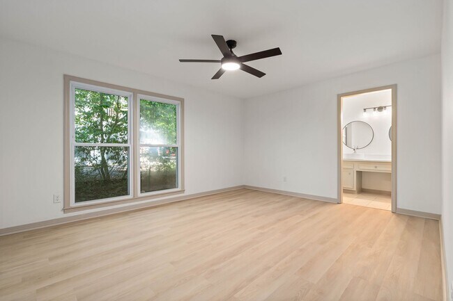 Building Photo - Lake Forest Golf Community