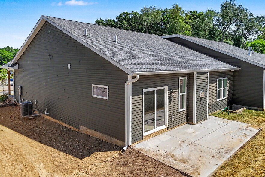 Building Photo - 1326 Heights Ct