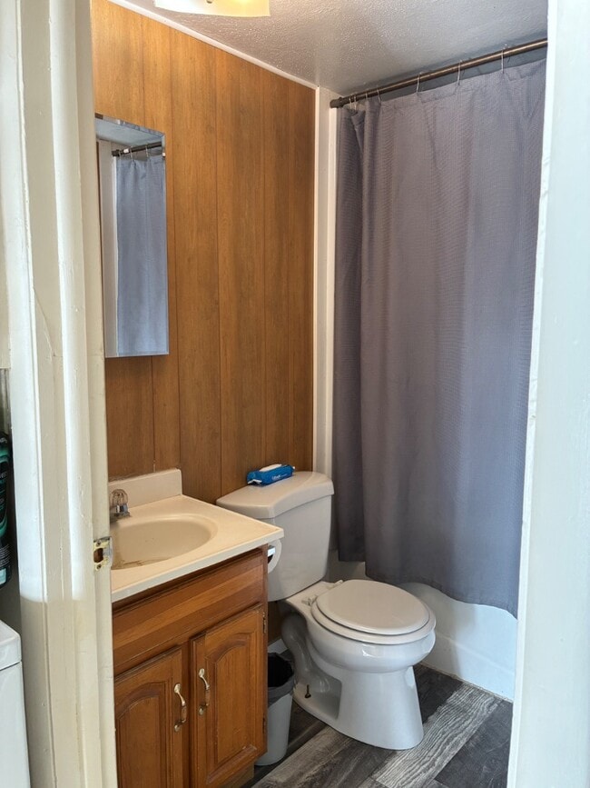 Building Photo - 202 W Lorene Ln