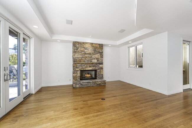 Building Photo - 119 Opal Ave