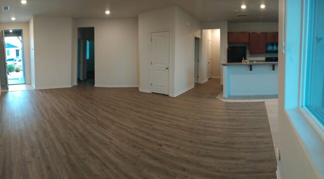 Building Photo - Sparks home 3 bedroom| 2 bathroom now avai...