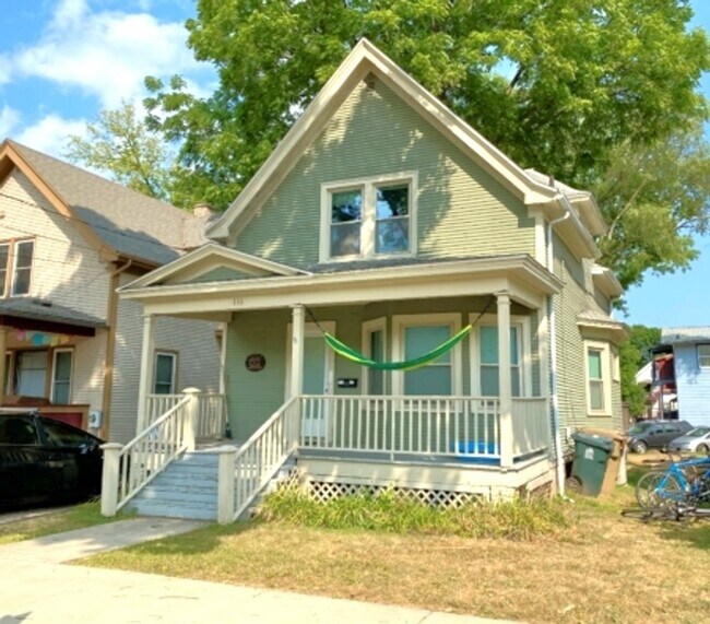 Primary Photo - 111 S Randall Ave