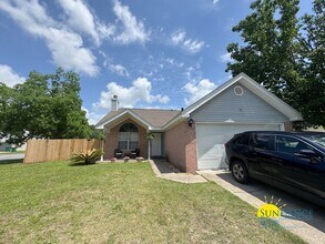 Building Photo - Beautiful 3 Bedroom Home in Fort Walton Beach!