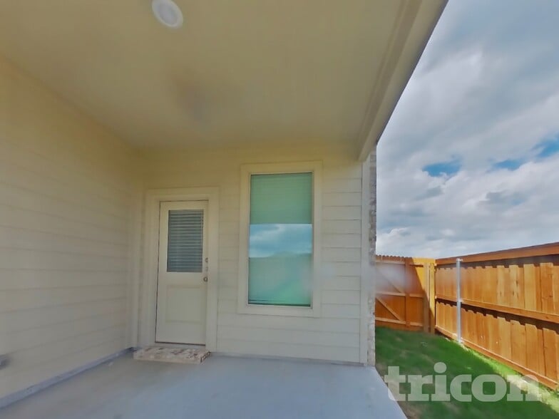 Building Photo - 2701 Brushy Lk Dr