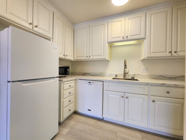 Building Photo - Updated 2br/1ba Apartment Near Downtown Palo Alto available May 9th!
