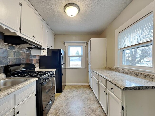 Building Photo - 3601 N Thomas Ave