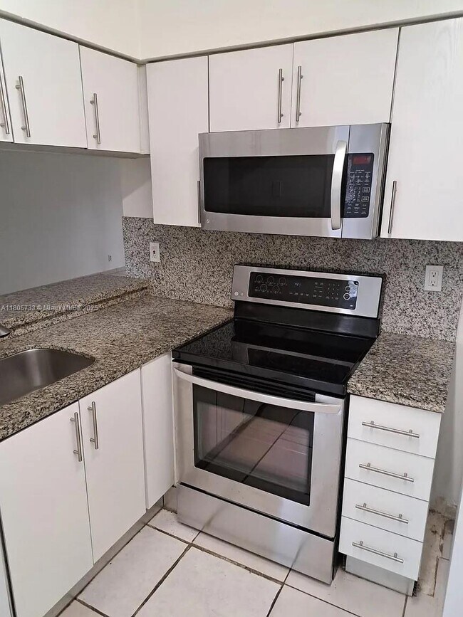 Building Photo - 9277 SW 138th Pl