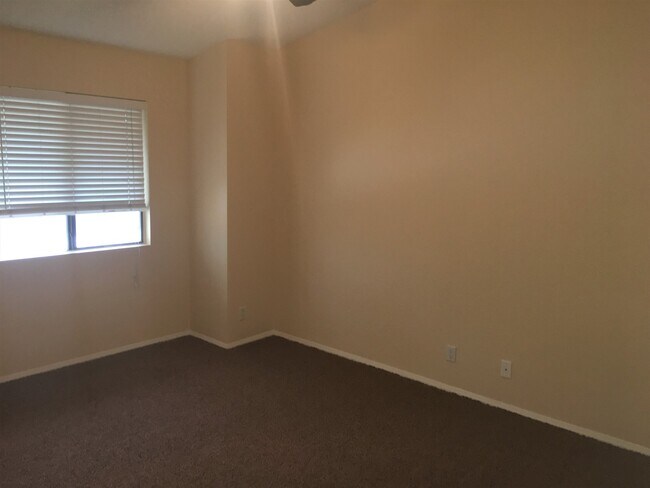 Building Photo - **EXCELLENT 3br/2.5ba/2carport TOWNHOUSE (GUADALUPE & GILBERT)**