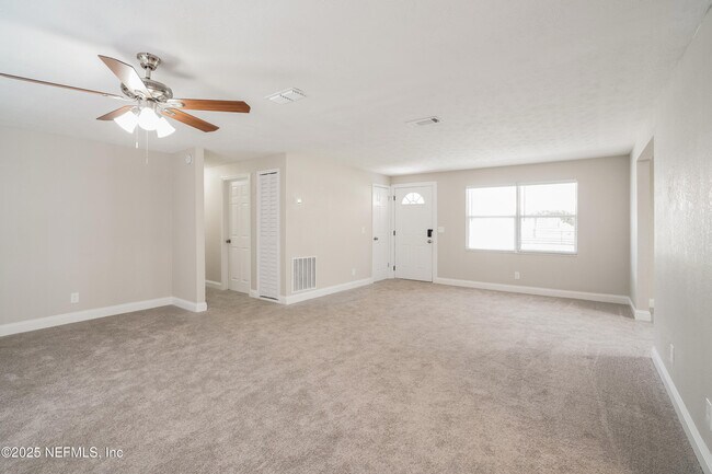 Building Photo - 583 Madeira Dr