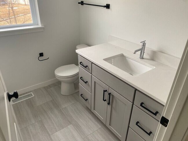 Building Photo - $2,200 | 3 Bedroom, 2.5 Bathroom Townhome | Pet Friendly* | Available for August 1st, 2026 move in!