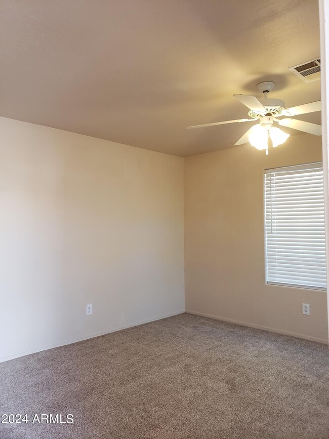 Building Photo - 8624 N 68th Dr