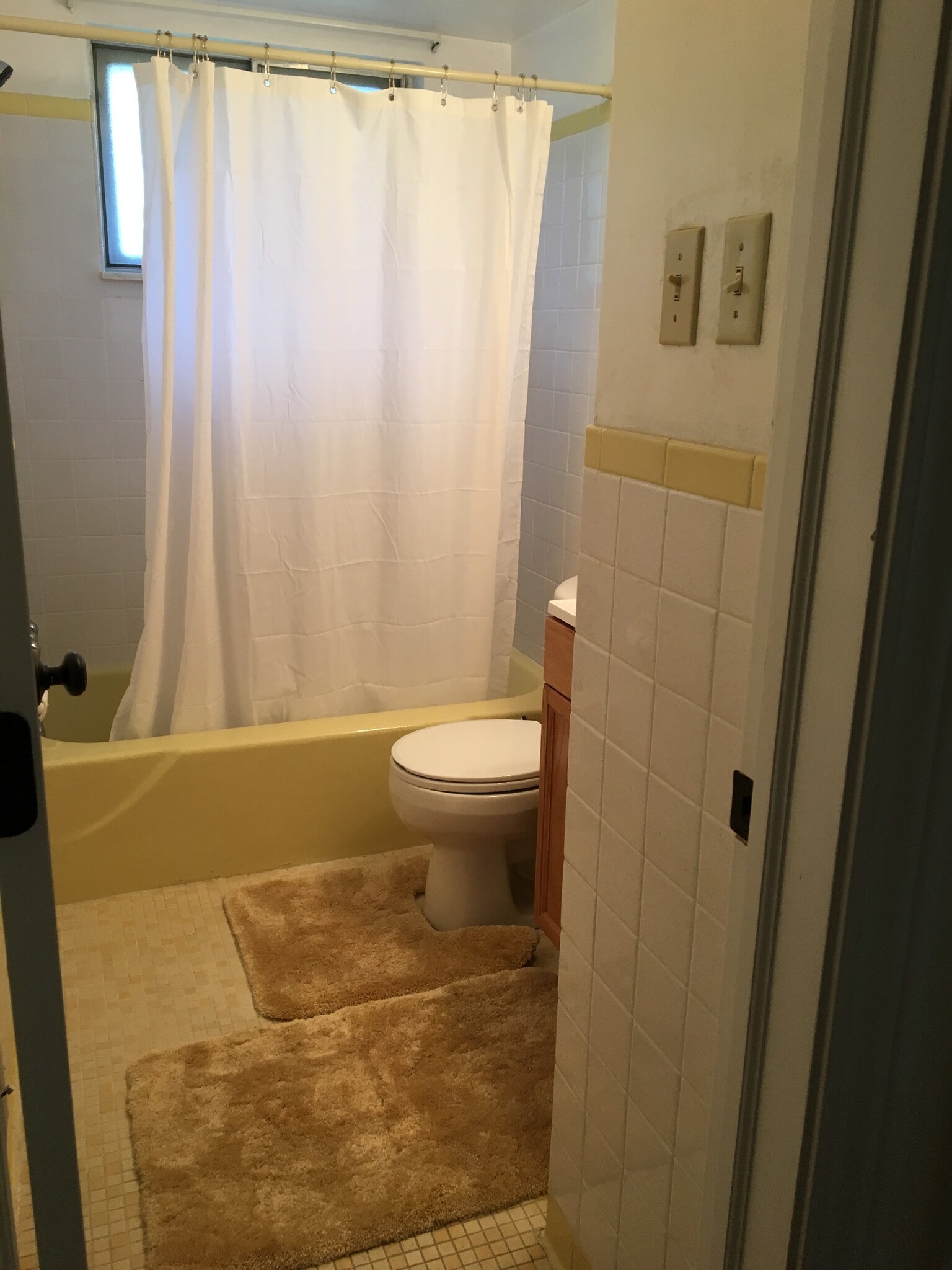 Building Photo - 563 Hickory Dr