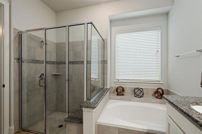 Building Photo - 2213 Laguna Dr