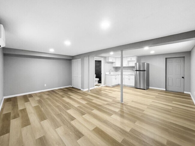 Building Photo - 875 19th Ave S