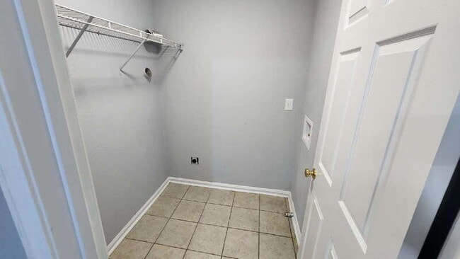 Building Photo - 385 Brookview Dr