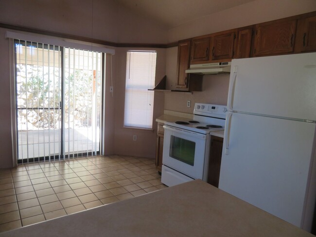 Building Photo - Clean 2 Bedroom 2 Bath Home